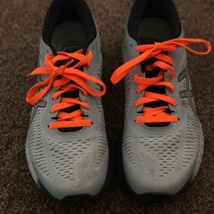 Women’s running shoes